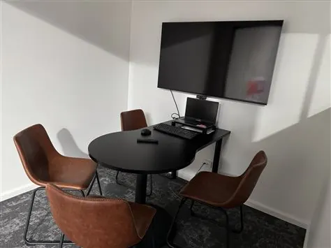 A consultation at the boardroom table